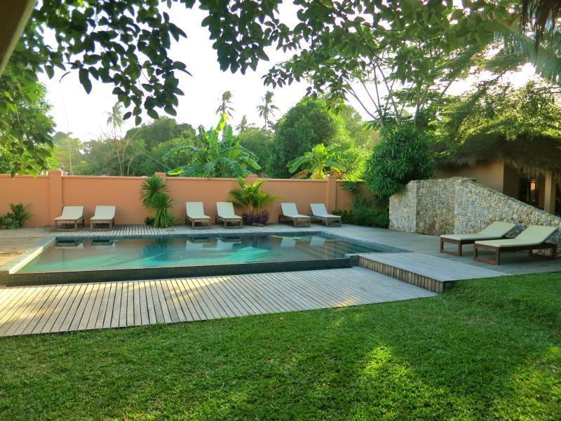 Botanica Hotel Kep Esterno foto