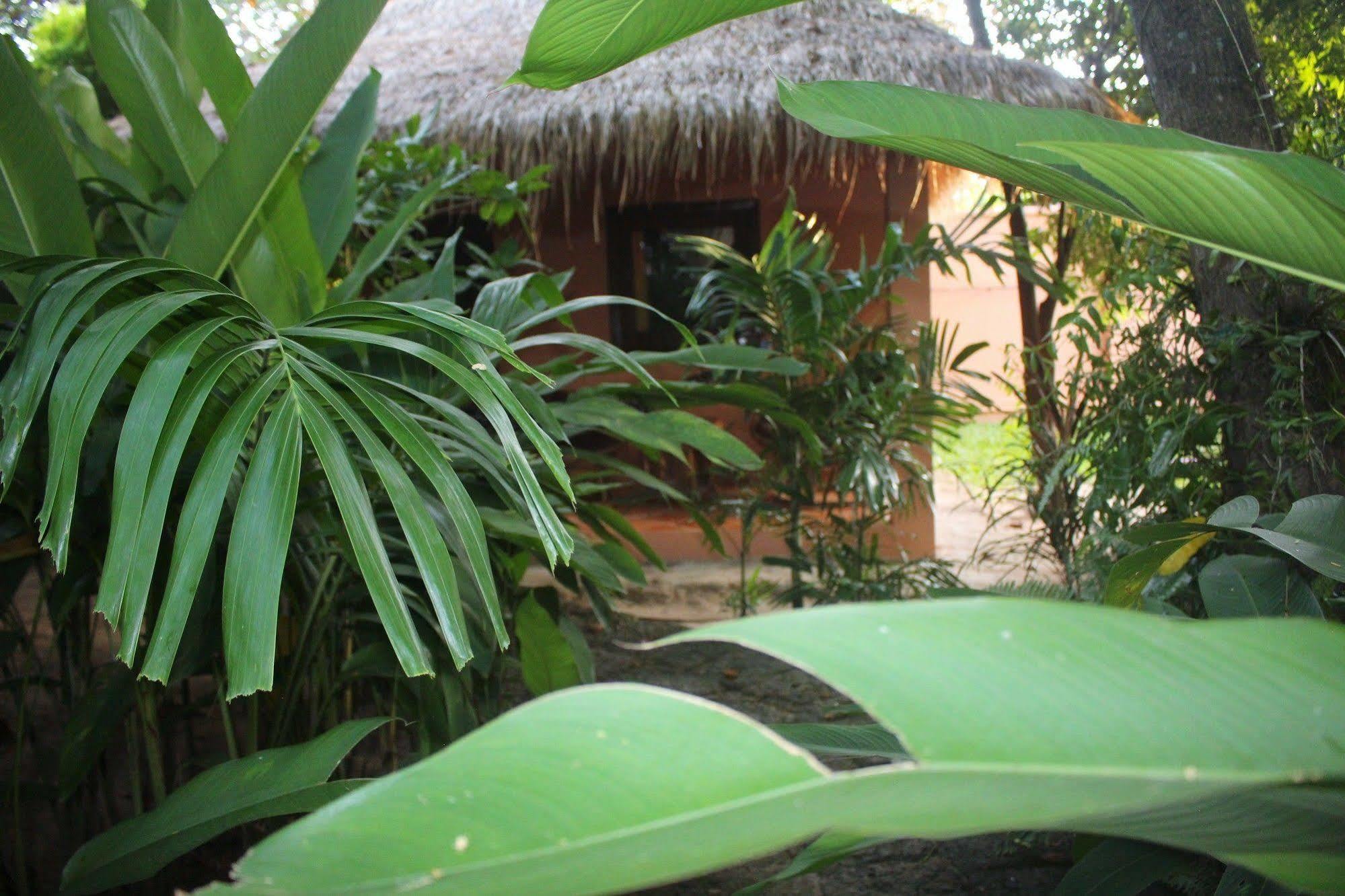Botanica Hotel Kep Esterno foto