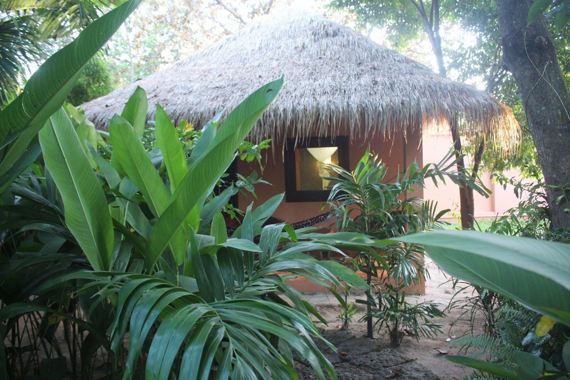 Botanica Hotel Kep Esterno foto