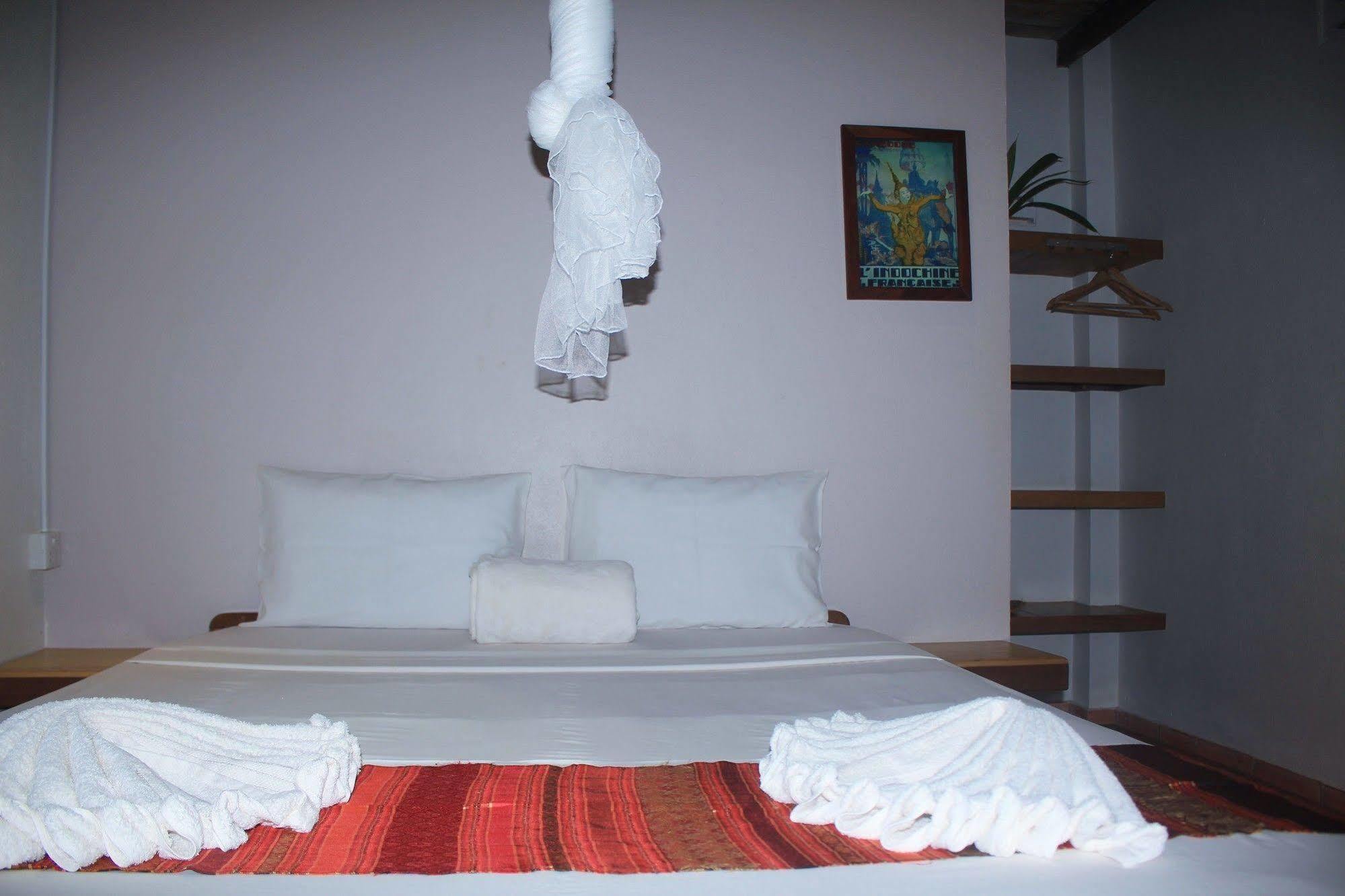 Botanica Hotel Kep Esterno foto
