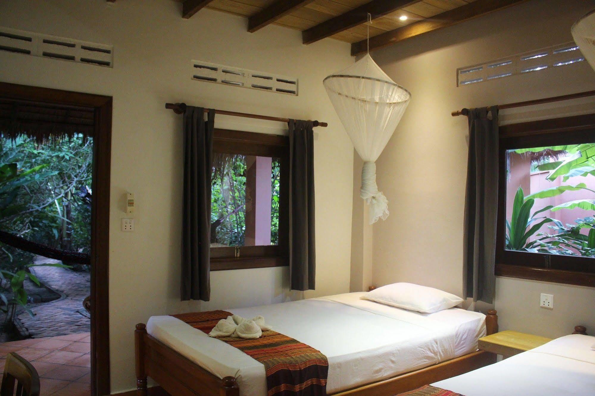 Botanica Hotel Kep Esterno foto