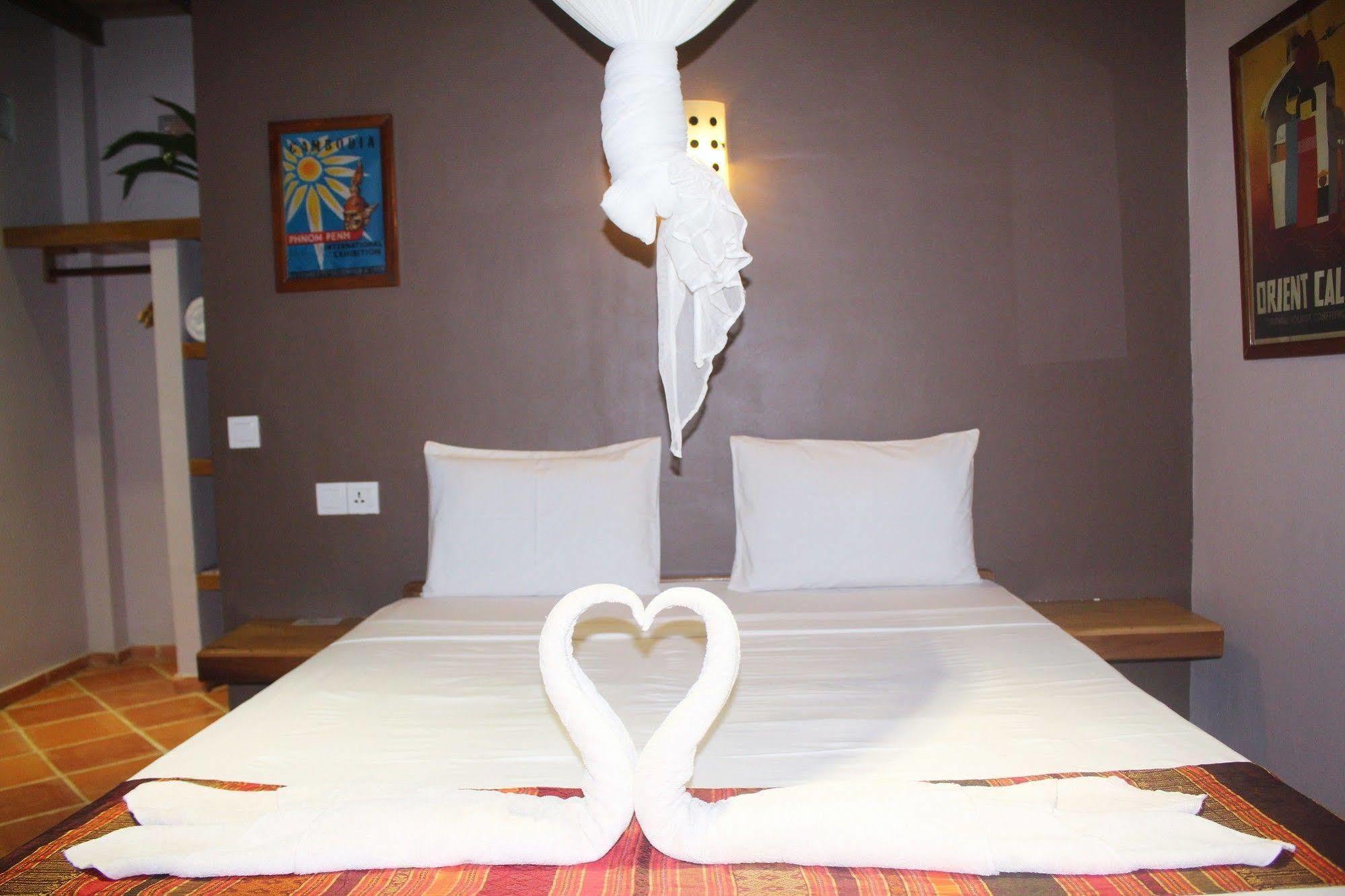 Botanica Hotel Kep Esterno foto