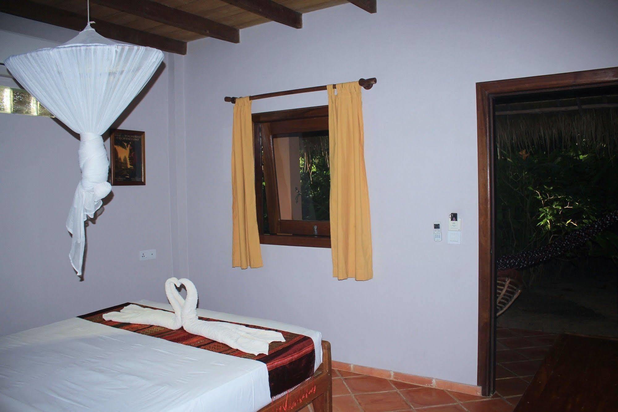 Botanica Hotel Kep Esterno foto