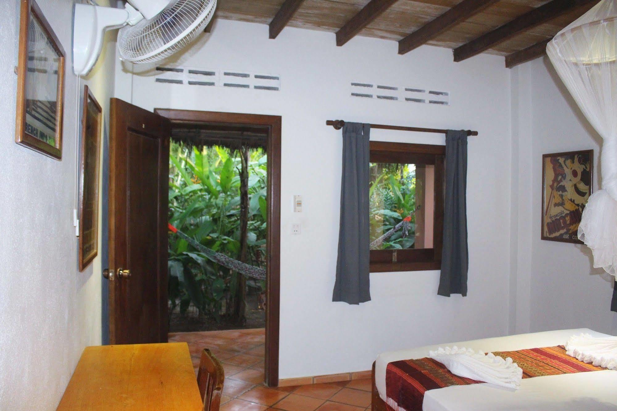Botanica Hotel Kep Esterno foto